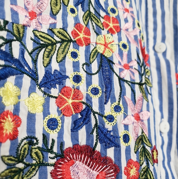 Embroidery button down shirt - Picture 3 of 3